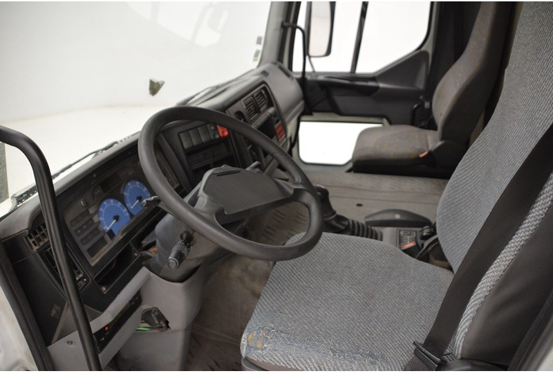 Tanker truck Renault Premium 270 DCi: picture 8 Tanker truck Renault Premium 270 DCi: picture 8