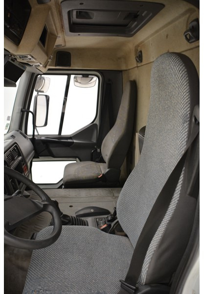 Tanker truck Renault Premium 270 DCi: picture 9 Tanker truck Renault Premium 270 DCi: picture 9