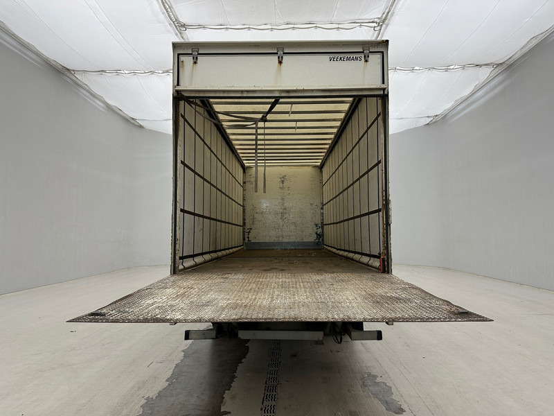 Scania P230 - Curtain side truck: picture 5 Scania P230 - Curtain side truck: picture 5