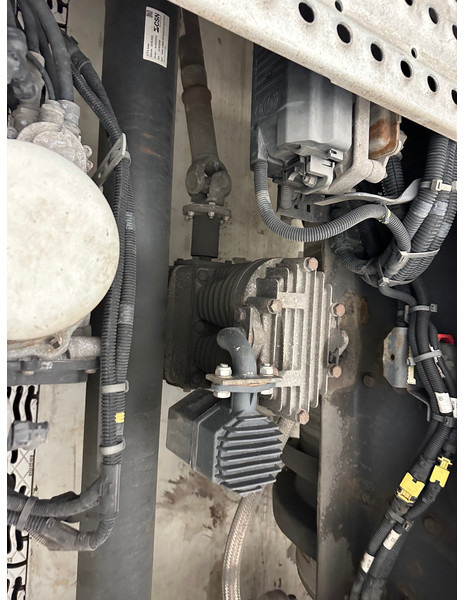 Tractor truck Volvo FH 420 Globetrotter - ADR: picture 9