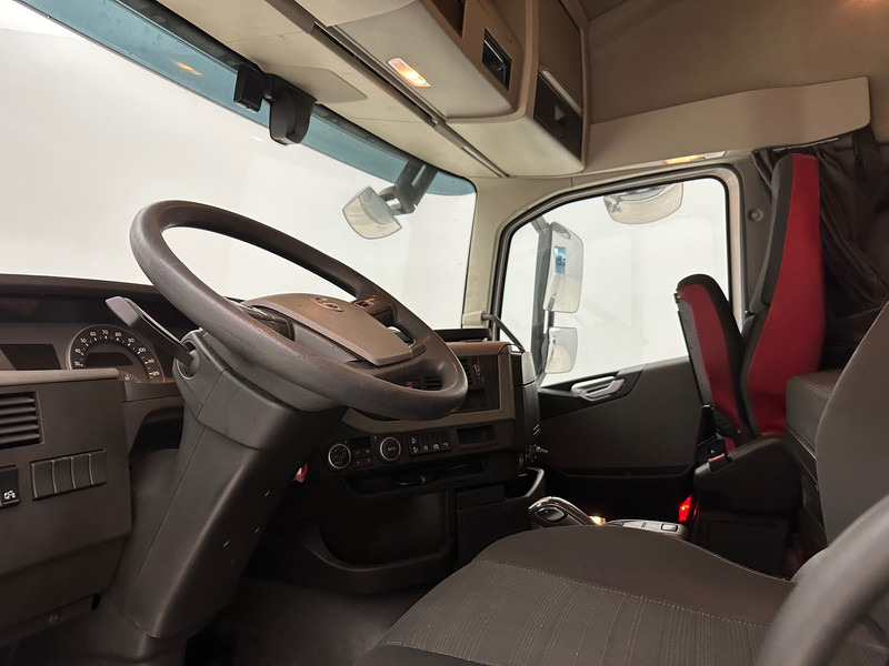 Tractor truck Volvo FH 420 Globetrotter - ADR: picture 11