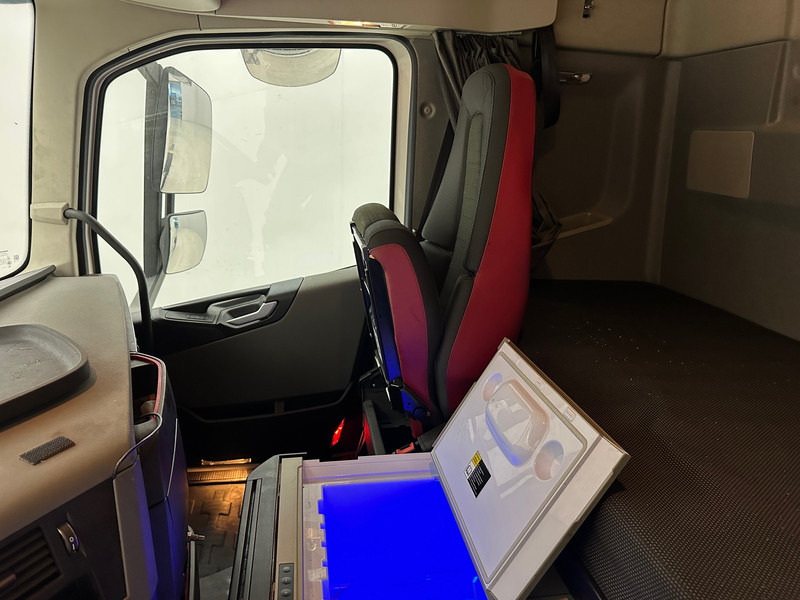 Tractor truck Volvo FH 420 Globetrotter - ADR: picture 14