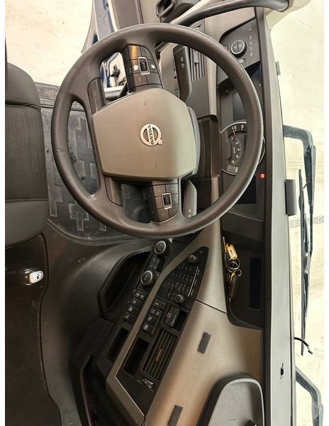 Tractor truck Volvo FH 420 Globetrotter - ADR: picture 13