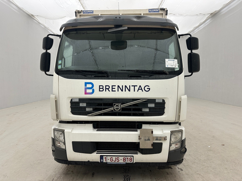 Volvo FE 300 - 6x2 - Curtain side truck: picture 2 Volvo FE 300 - 6x2 - Curtain side truck: picture 2