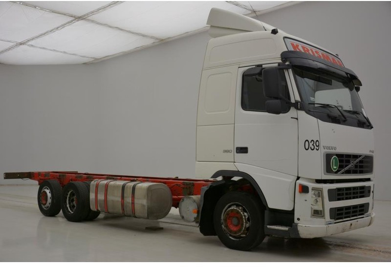 Volvo FH12.380 - 6x2 Globetrotter - Cab chassis truck: picture 2 Volvo FH12.380 - 6x2 Globetrotter - Cab chassis truck: picture 2