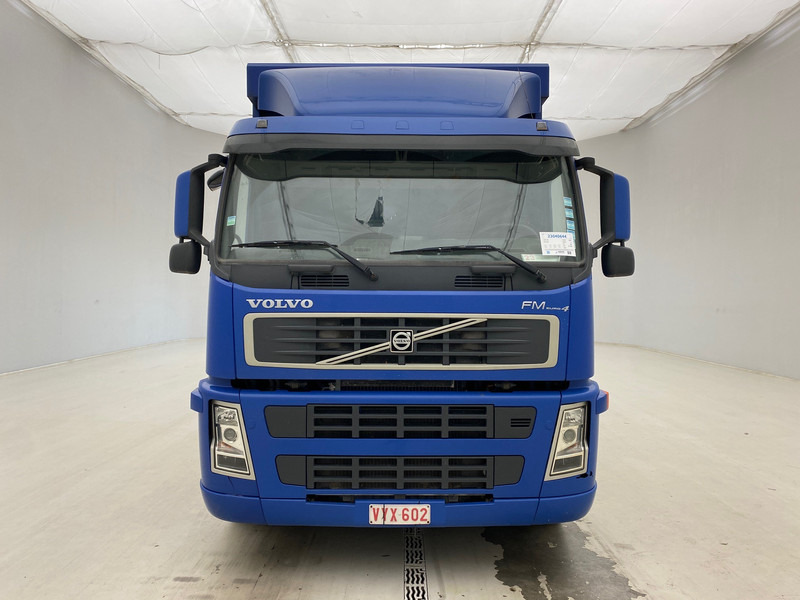Volvo FM 300 - 6x2 - Curtain side truck: picture 2 Volvo FM 300 - 6x2 - Curtain side truck: picture 2