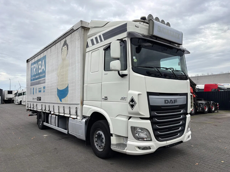 DAF XF 510 Spacecab Euro 6 Retarder - Curtain side truck: picture 2 DAF XF 510 Spacecab Euro 6 Retarder - Curtain side truck: picture 2