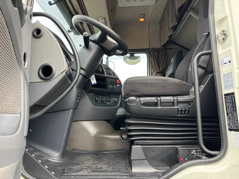 DAF XF 510 Spacecab Euro 6 Retarder - Curtain side truck: picture 5 DAF XF 510 Spacecab Euro 6 Retarder - Curtain side truck: picture 5