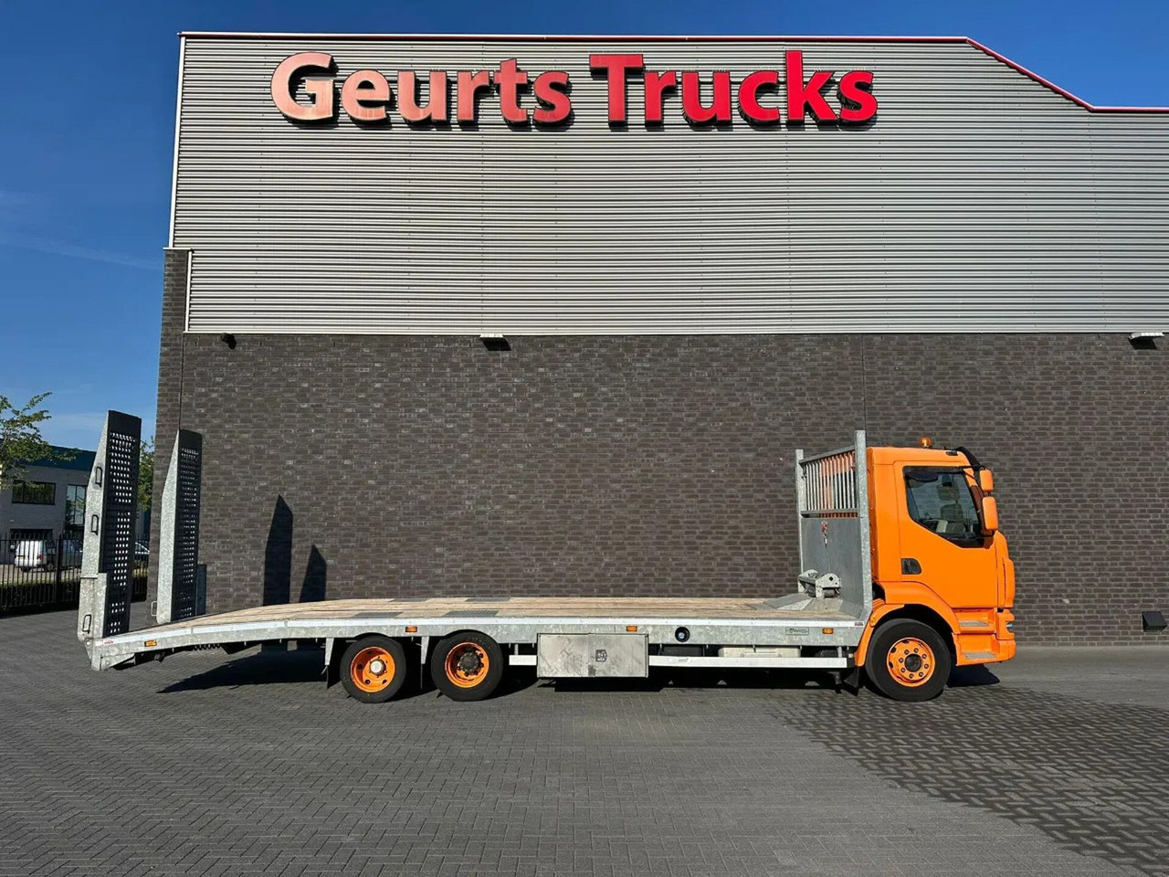 DAF LF OPRIJ 23-82 V OPRIJWAGEN / MACHINE TRANSPORTE - Autotransporter truck: picture 4 DAF LF OPRIJ 23-82 V OPRIJWAGEN / MACHINE TRANSPORTE - Autotransporter truck: picture 4