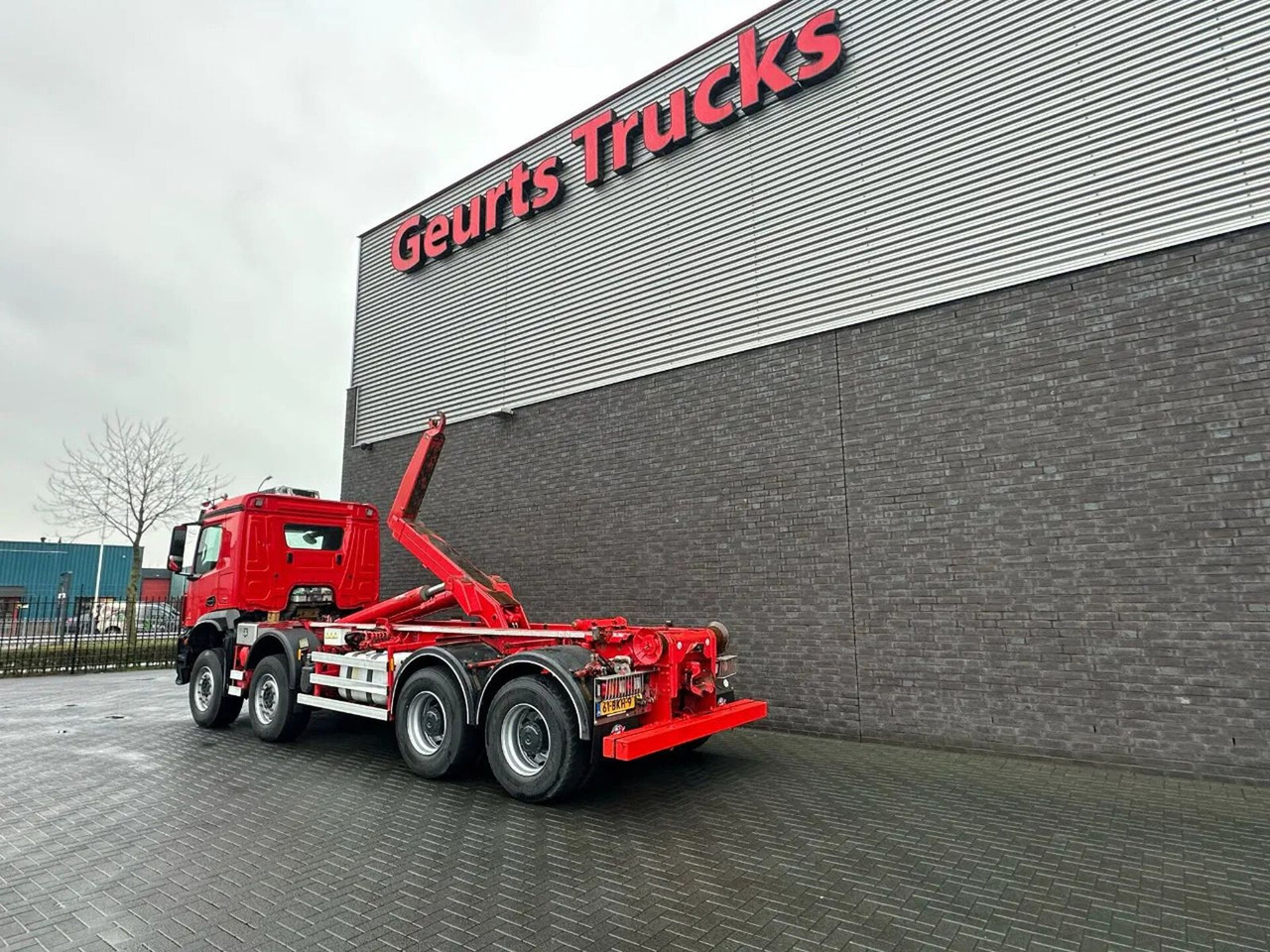 Mercedes-Benz Arocs 8X4 VDL S-30-6600 HAAKARMSYSTEEM/ABROLLKIP - Hook lift truck: picture 3 Mercedes-Benz Arocs 8X4 VDL S-30-6600 HAAKARMSYSTEEM/ABROLLKIP - Hook lift truck: picture 3