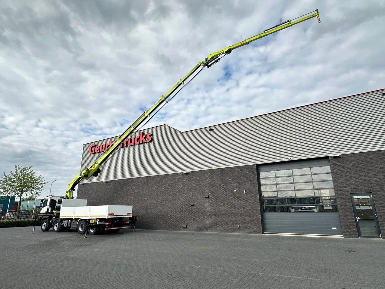 Renault C460 8X4 + HIAB X-HIPRO 548 E-7 MET JIB KRAAN / - Crane truck: picture 3 Renault C460 8X4 + HIAB X-HIPRO 548 E-7 MET JIB KRAAN / - Crane truck: picture 3