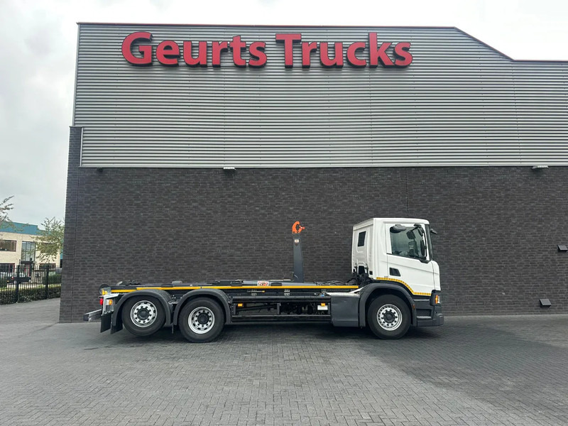 Scania P280 6X2 + AJK/1924 HLF20-6430 HAAKARMSYSTEEM / ABROLLKIPPER / HOOKLIFT - Hook lift truck: picture 4 Scania P280 6X2 + AJK/1924 HLF20-6430 HAAKARMSYSTEEM / ABROLLKIPPER / HOOKLIFT - Hook lift truck: picture 4