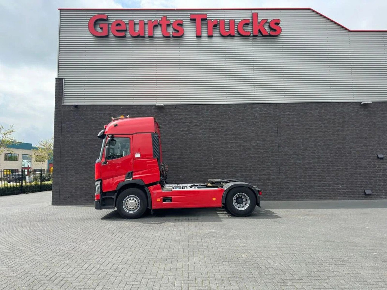 Renault T460 4X2 TREKKER/TRACTOR/SZM + KIPPER/TIPPER HYD - Tractor truck: picture 1 Renault T460 4X2 TREKKER/TRACTOR/SZM + KIPPER/TIPPER HYD - Tractor truck: picture 1