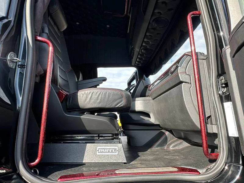 Tractor truck Scania S660 V8 6X2 LONGLINE SPECIAL INTERIOR BUFFL TREKKER MET HYDRAULIEK / SATTELZUG / TRACTOR UNIT / CAMIÓN: picture 12 Tractor truck Scania S660 V8 6X2 LONGLINE SPECIAL INTERIOR BUFFL TREKKER MET HYDRAULIEK / SATTELZUG / TRACTOR UNIT / CAMIÓN: picture 12