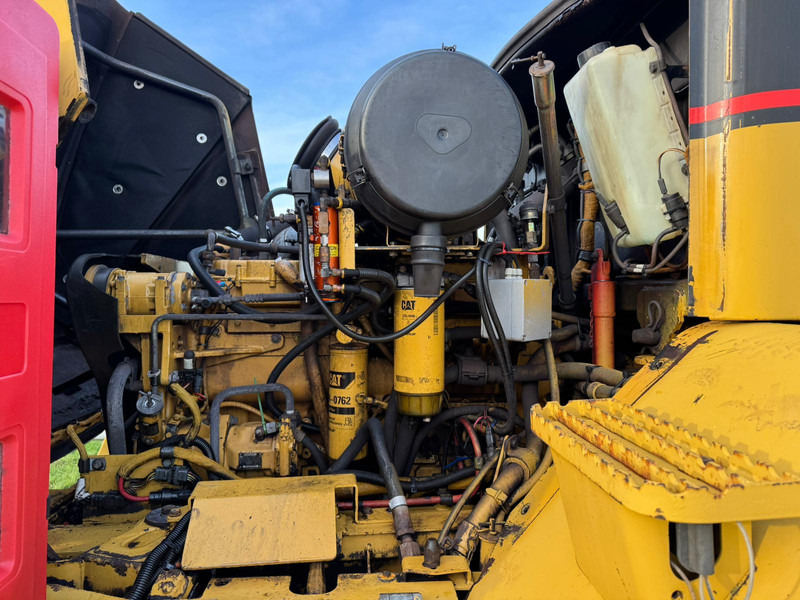 Tanker truck Caterpillar 725 Fuel truck: picture 17