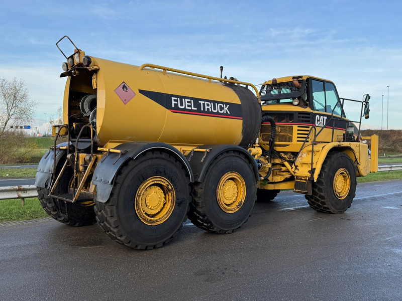 Tanker truck Caterpillar 725 Fuel truck: picture 6