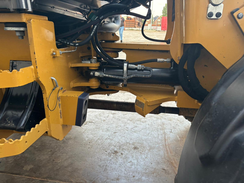 Wheel loader Caterpillar 908: picture 16 Wheel loader Caterpillar 908: picture 16