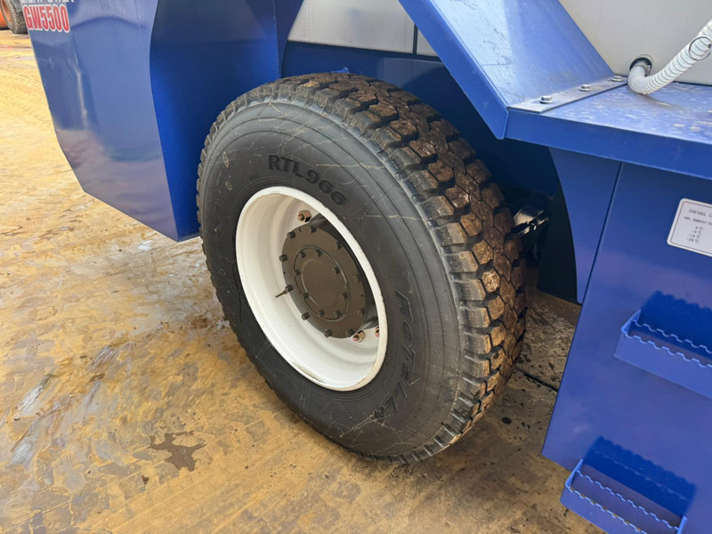 Concrete mixer truck Giga power GW5500 4x4 Self Loading Concrete Mixer: picture 18