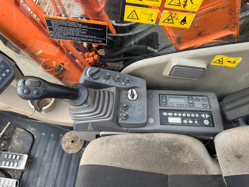 Crawler excavator Hitachi ZX210LC-3: picture 10