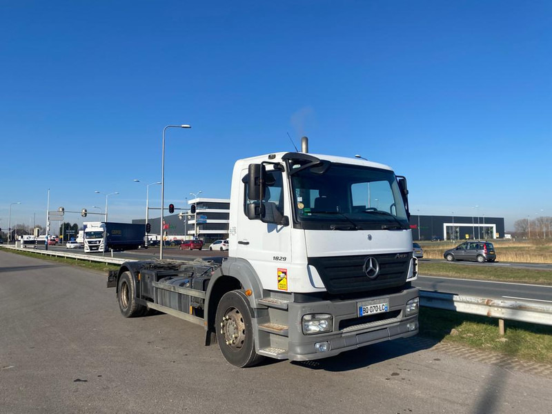 MERCEDESBENZ AXOR 1829 4x2 chassis cab - Cab chassis truck: picture 2 MERCEDESBENZ AXOR 1829 4x2 chassis cab - Cab chassis truck: picture 2