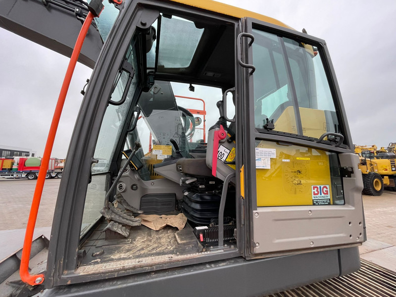 Crawler excavator Volvo ECR145EL: picture 20