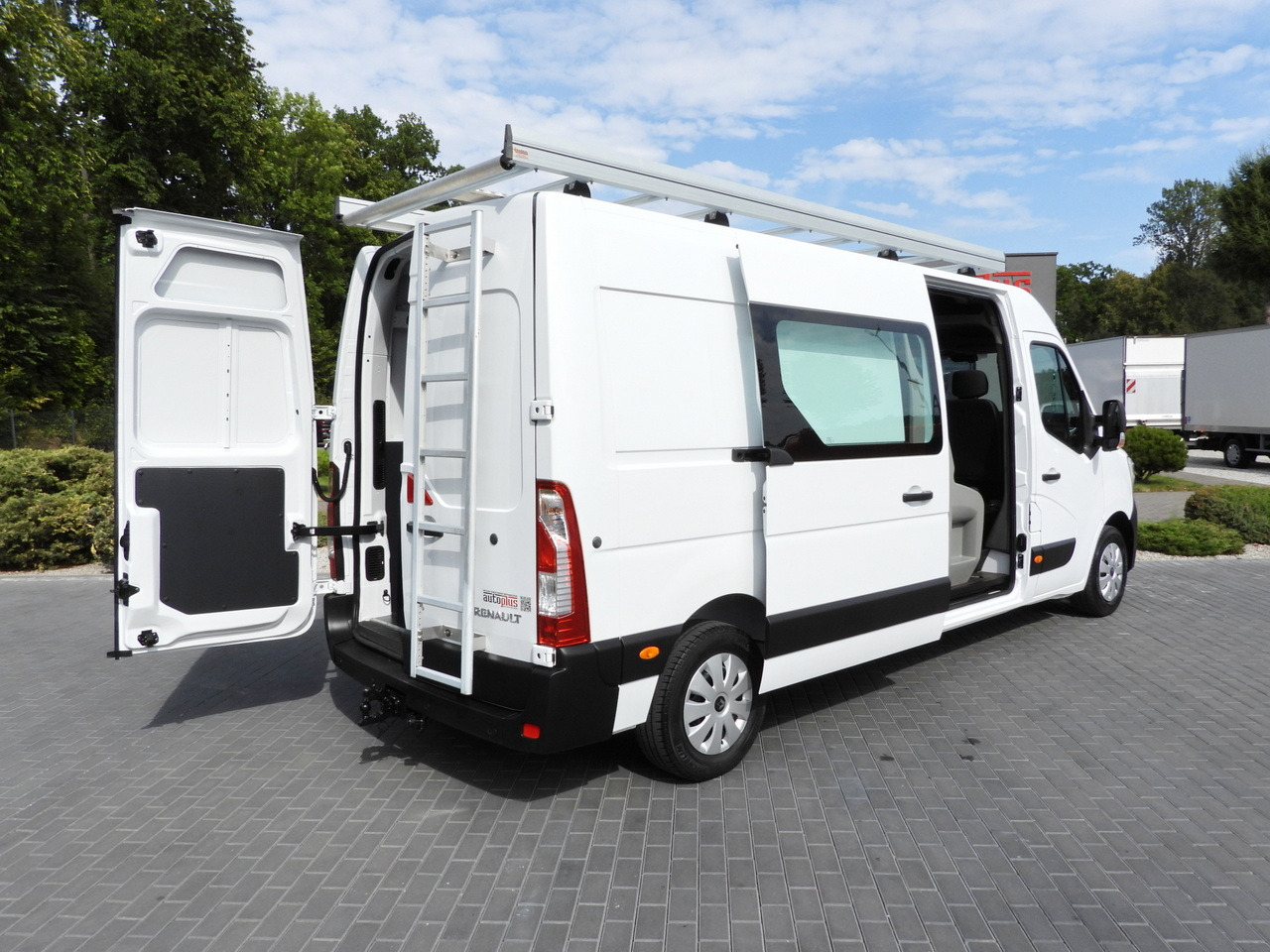 RENAULT MASTER BOX DELIVERY VAN 7 SEATS CRUISE CONTROL NAVIGATION LED LIGHTS AIR CONDITIONING 135HP - Commercial truck: picture 3 RENAULT MASTER BOX DELIVERY VAN 7 SEATS CRUISE CONTROL NAVIGATION LED LIGHTS AIR CONDITIONING 135HP - Commercial truck: picture 3