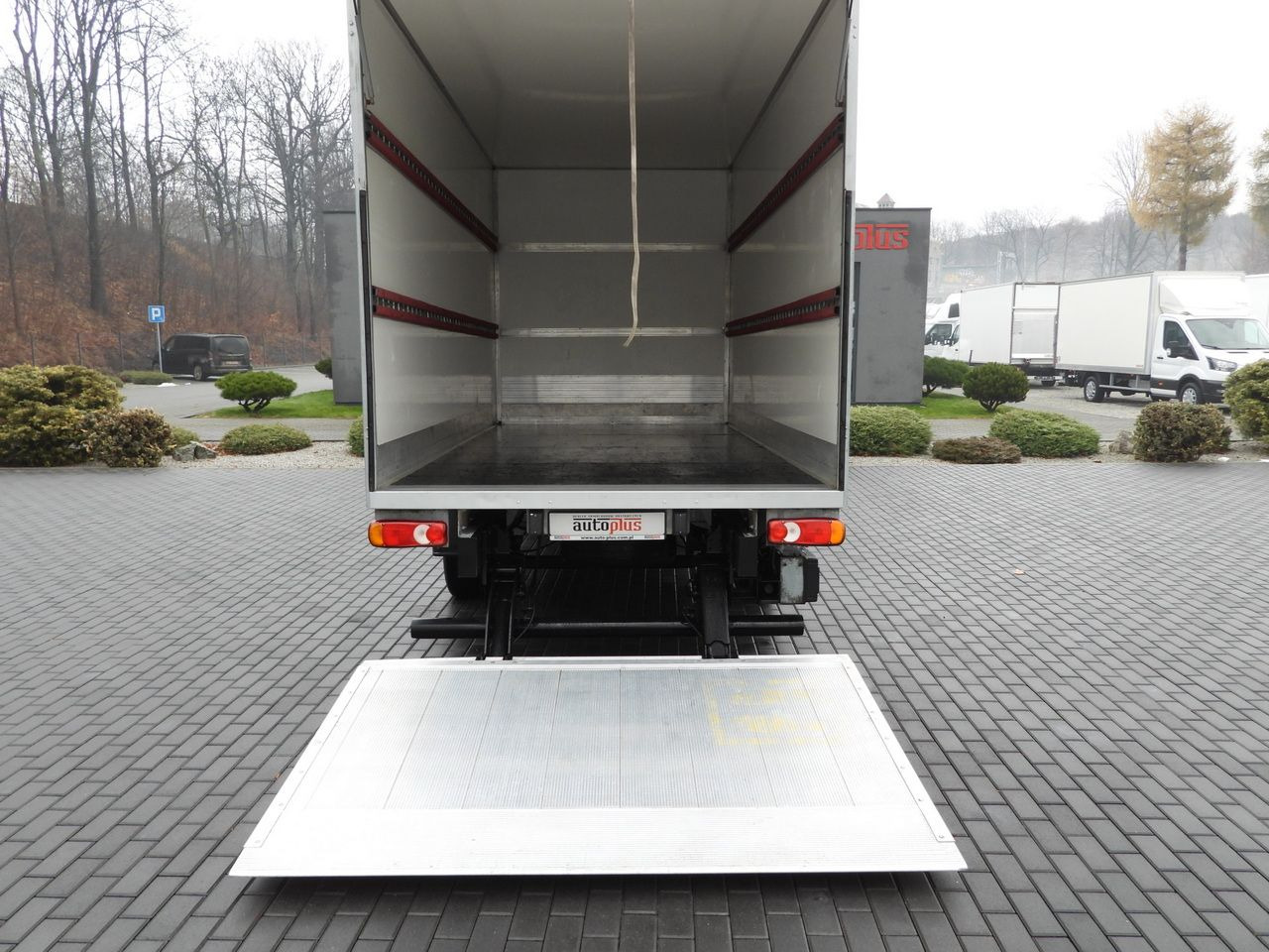 Closed box van FIAT DUCATO BOX LIFT 8 PALLETS CRUISE CONTROL NAVIGATION LED LIGHTS AIR CONDITIONING 130HP: picture 11 Closed box van FIAT DUCATO BOX LIFT 8 PALLETS CRUISE CONTROL NAVIGATION LED LIGHTS AIR CONDITIONING 130HP: picture 11