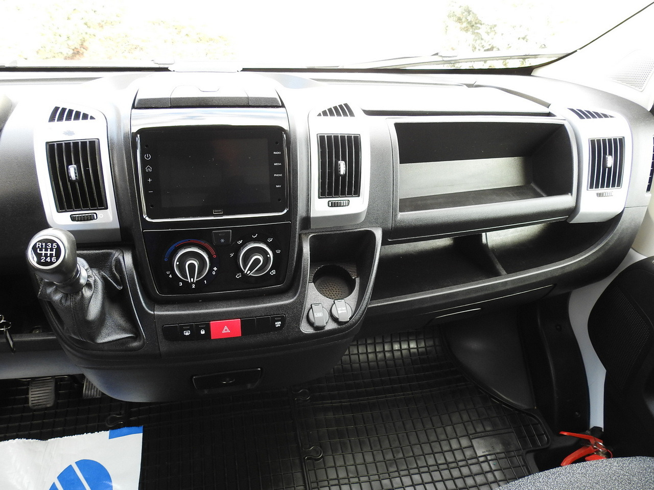 Closed box van FIAT DUCATO  BOX LIFT 8 PALLETS CRUISE CONTROL NAVIGATION LED LIGHTS AIR CONDITIONING  130HP: picture 31