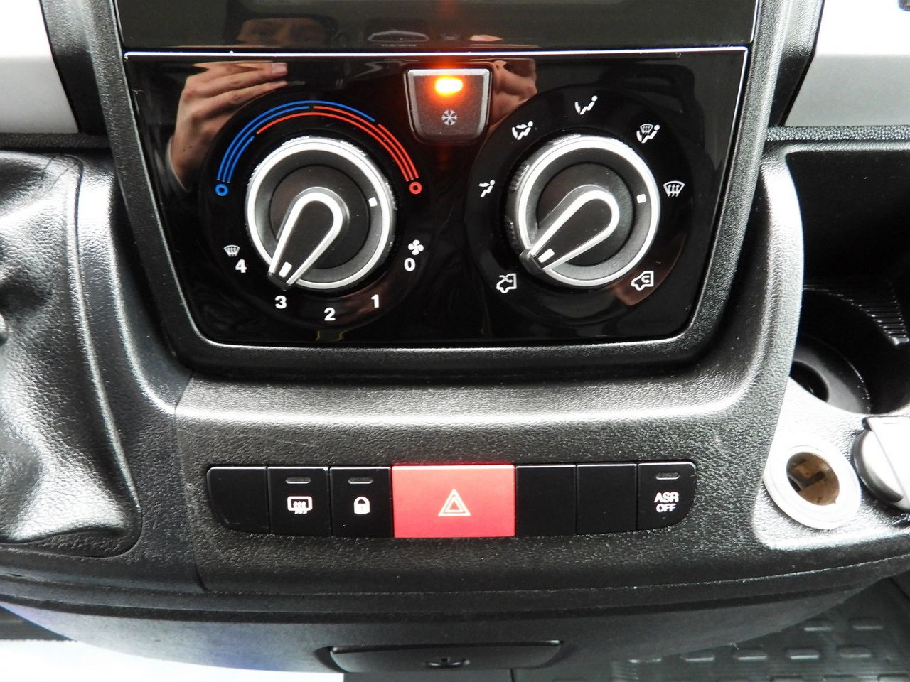 Closed box van FIAT DUCATO BOX LIFT 8 PALLETS CRUISE CONTROL NAVIGATION LED LIGHTS AIR CONDITIONING 130HP: picture 33 Closed box van FIAT DUCATO BOX LIFT 8 PALLETS CRUISE CONTROL NAVIGATION LED LIGHTS AIR CONDITIONING 130HP: picture 33