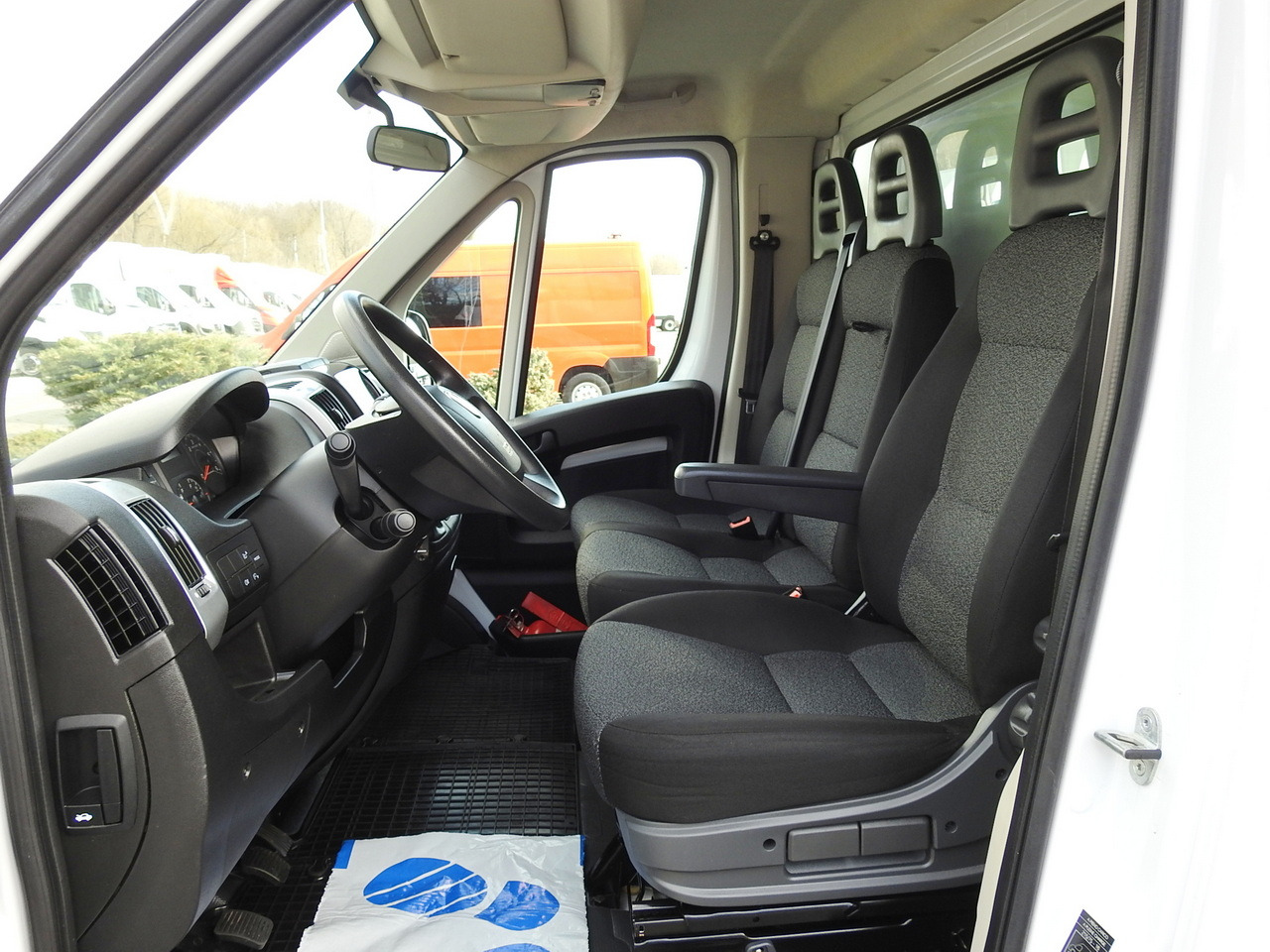 Closed box van FIAT DUCATO  BOX LIFT 8 PALLETS CRUISE CONTROL NAVIGATION LED LIGHTS AIR CONDITIONING  130HP: picture 25