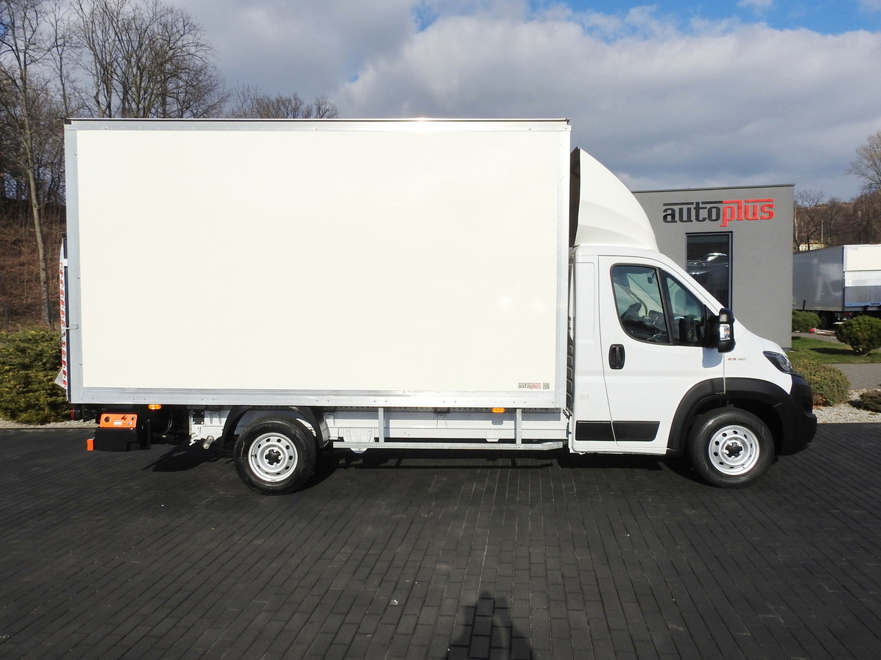 Closed box van FIAT DUCATO  BOX LIFT 8 PALLETS CRUISE CONTROL NAVIGATION LED LIGHTS AIR CONDITIONING  130HP: picture 7