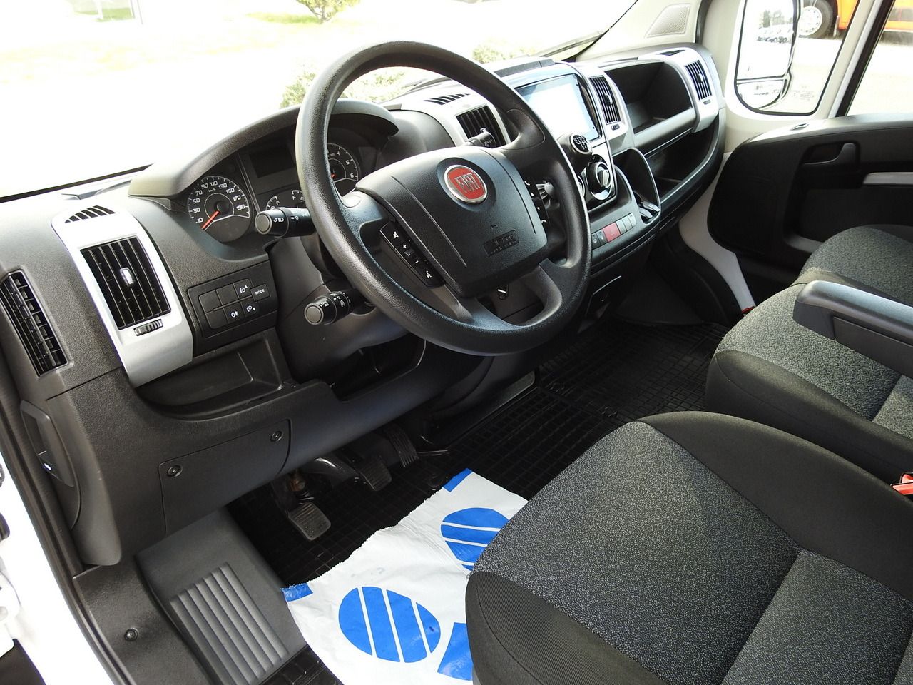 FIAT DUCATO  BOX LIFT 8 PALLETS CRUISE CONTROL NAVIGATION LED LIGHTS AIR CONDITIONING  130HP - Refrigerated delivery van: picture 2 FIAT DUCATO  BOX LIFT 8 PALLETS CRUISE CONTROL NAVIGATION LED LIGHTS AIR CONDITIONING  130HP - Refrigerated delivery van: picture 2