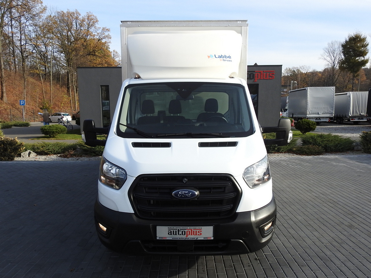 Closed box van FORD TRANSIT BOX LIFT 8 PALLETS CRUISE CONTROL AIR CONDITIONING 130HP: picture 5 Closed box van FORD TRANSIT BOX LIFT 8 PALLETS CRUISE CONTROL AIR CONDITIONING 130HP: picture 5