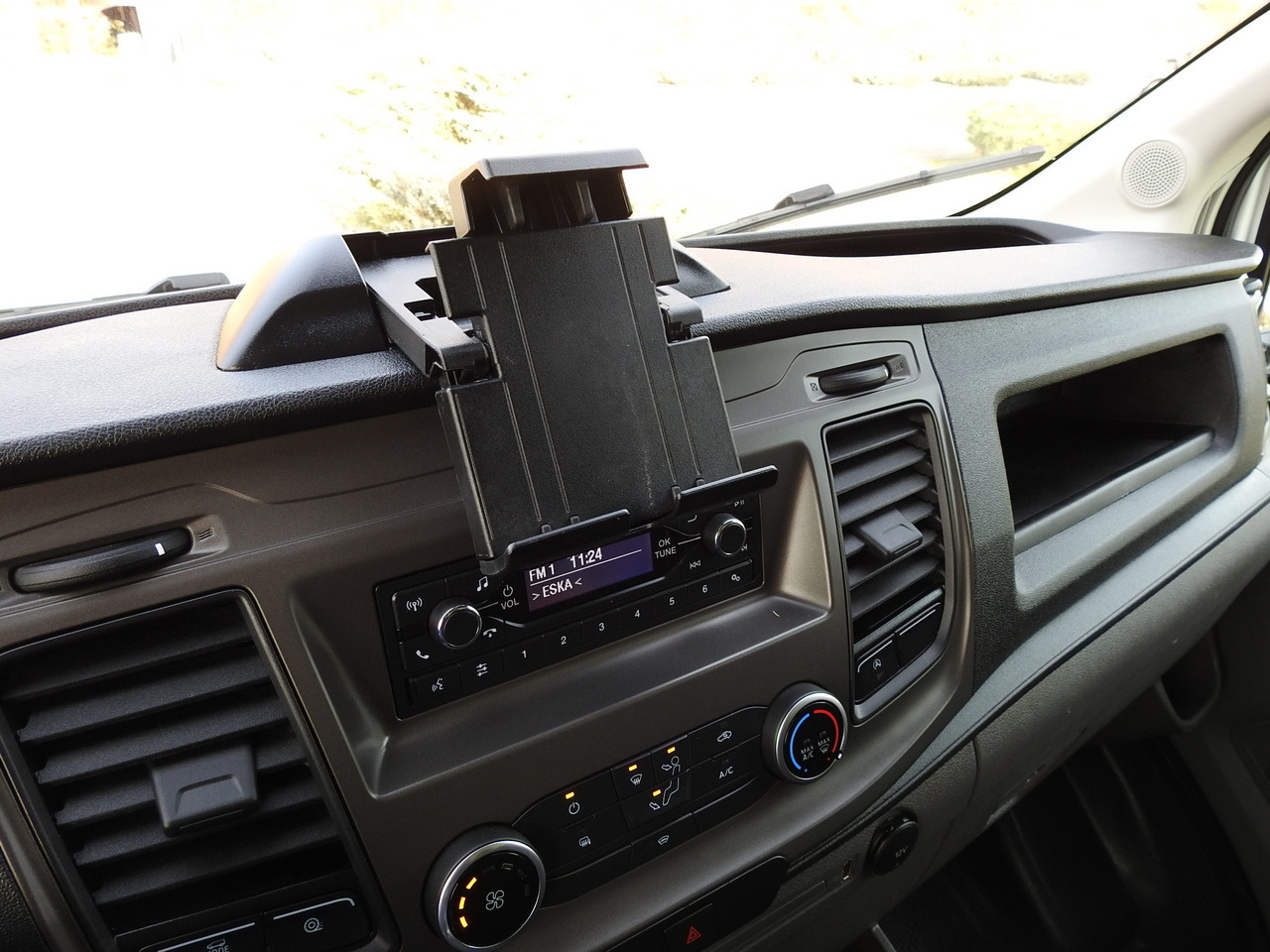 Closed box van FORD TRANSIT BOX LIFT 8 PALLETS CRUISE CONTROL AIR CONDITIONING 130HP: picture 41 Closed box van FORD TRANSIT BOX LIFT 8 PALLETS CRUISE CONTROL AIR CONDITIONING 130HP: picture 41