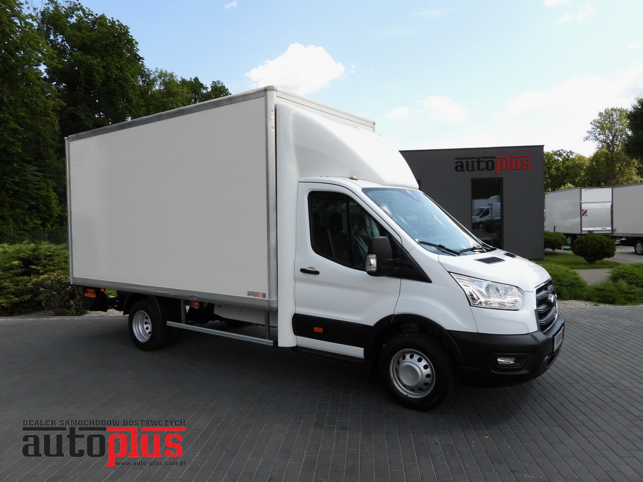 FORD TRANSIT BOX LIFT 8 PALLETS CRUISE CONTROL LED LIGHTS TWIN WHEELS AIR CONDITIONING  130HP - Refrigerated delivery van: picture 1 FORD TRANSIT BOX LIFT 8 PALLETS CRUISE CONTROL LED LIGHTS TWIN WHEELS AIR CONDITIONING  130HP - Refrigerated delivery van: picture 1
