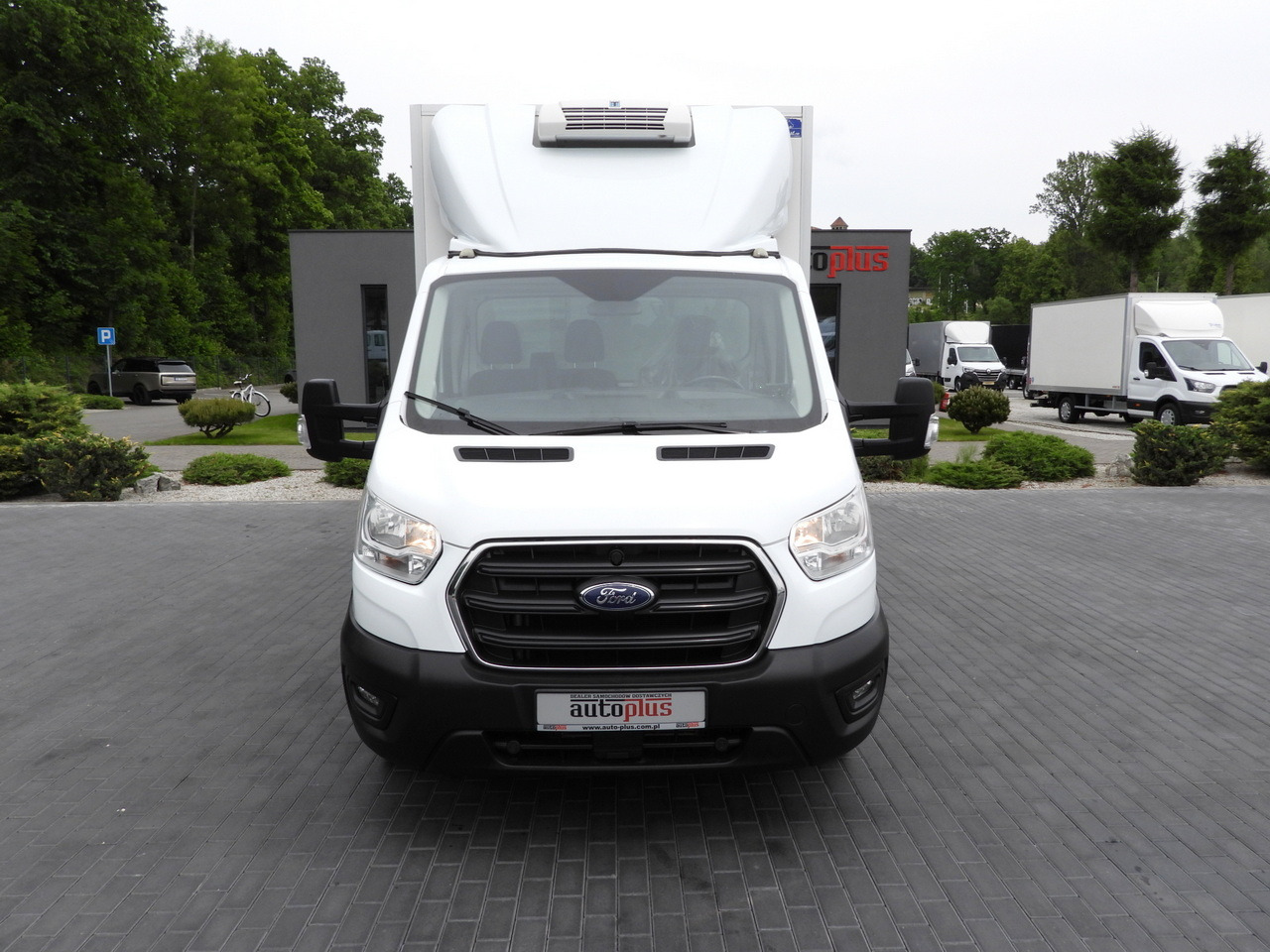 FORD TRANSIT BOX / REFRIGERATOR BOX 5*C / CRUISE CONTROL LED LIGHTS TWIN WHEELS AIR CONDITIONING 130HP - Closed box van: picture 5 FORD TRANSIT BOX / REFRIGERATOR BOX 5*C / CRUISE CONTROL LED LIGHTS TWIN WHEELS AIR CONDITIONING 130HP - Closed box van: picture 5