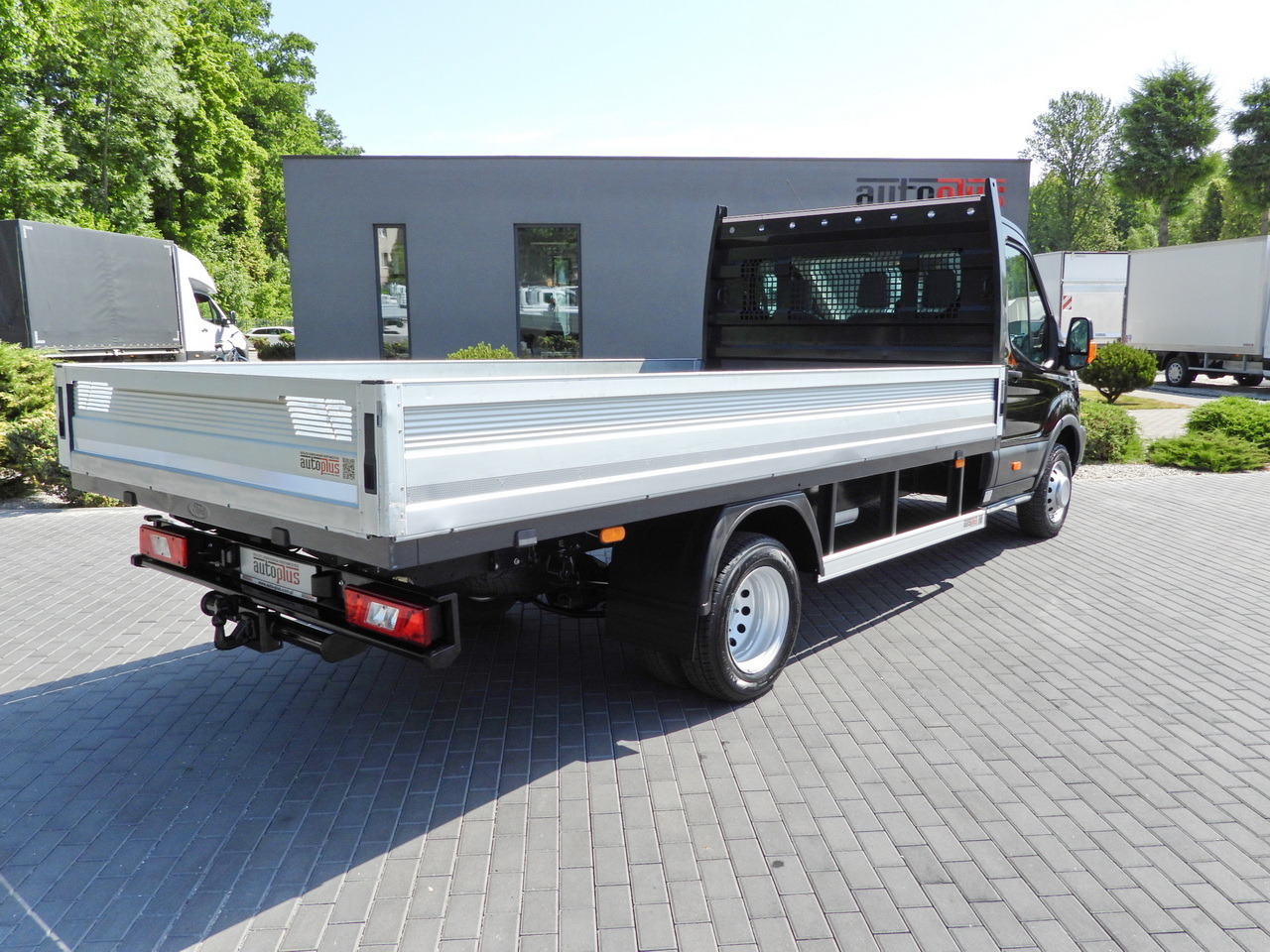 FORD TRANSIT STAKE BODY 8 PALLETS CRUISE CONTROL TWIN WHEELS AIR CONDITIONING 125HP - Open body delivery van: picture 3 FORD TRANSIT STAKE BODY 8 PALLETS CRUISE CONTROL TWIN WHEELS AIR CONDITIONING 125HP - Open body delivery van: picture 3