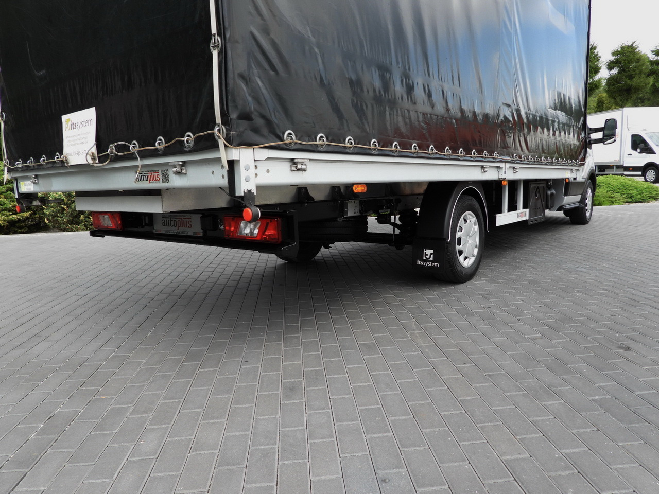 Curtain side van FORD TRANSIT TARPAULIN 10 PALLETS WEBASTO CRUISE CONTROL LED LIGHTS PNEUMATICS AIR CONDITIONING 160HP: picture 23 Curtain side van FORD TRANSIT TARPAULIN 10 PALLETS WEBASTO CRUISE CONTROL LED LIGHTS PNEUMATICS AIR CONDITIONING 160HP: picture 23