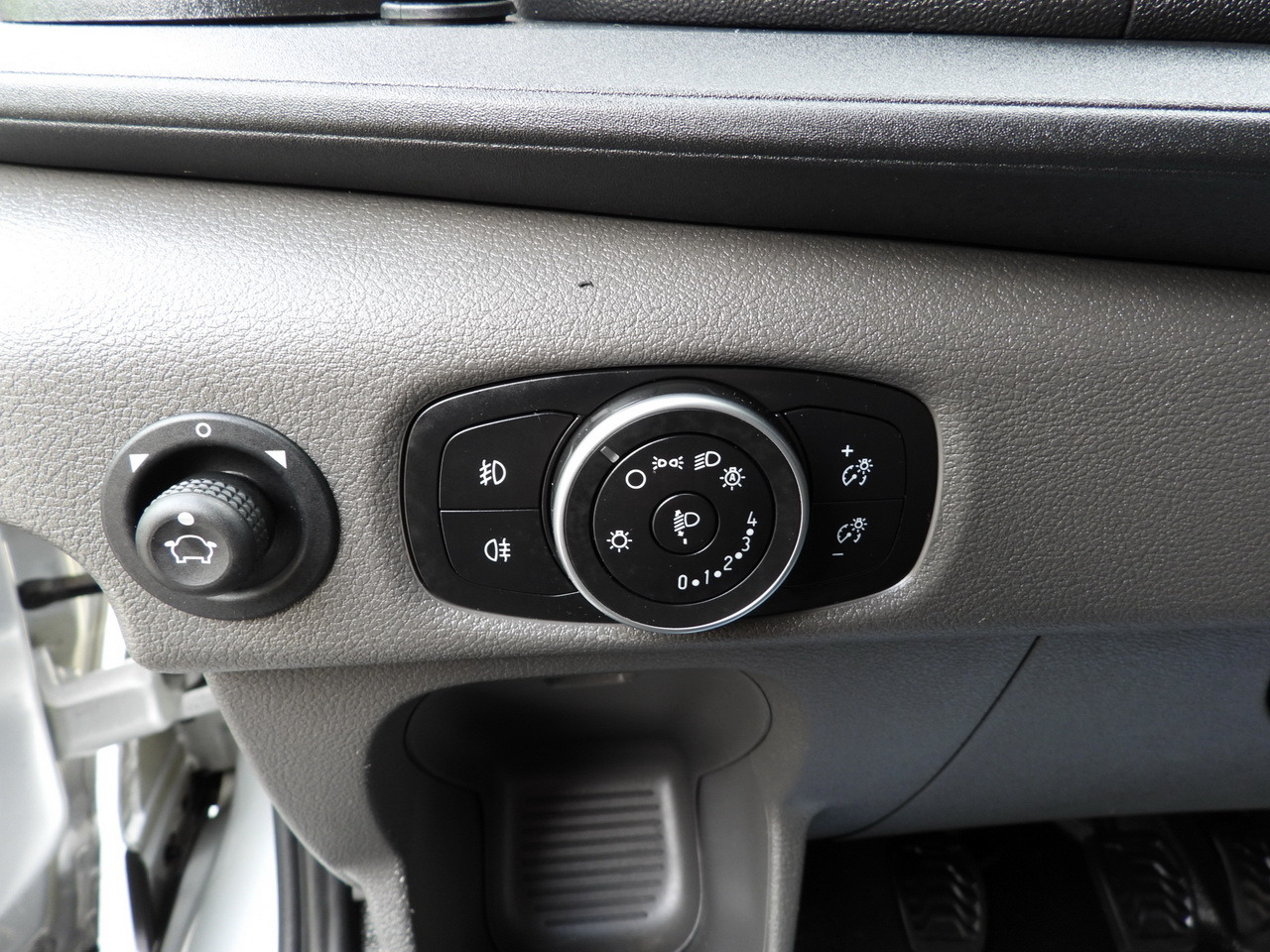 Curtain side van FORD TRANSIT TARPAULIN 10 PALLETS WEBASTO CRUISE CONTROL LED LIGHTS PNEUMATICS AIR CONDITIONING 160HP: picture 31 Curtain side van FORD TRANSIT TARPAULIN 10 PALLETS WEBASTO CRUISE CONTROL LED LIGHTS PNEUMATICS AIR CONDITIONING 160HP: picture 31