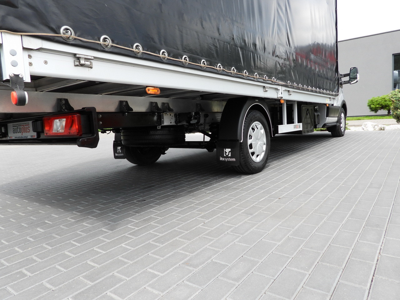 Curtain side van FORD TRANSIT TARPAULIN 10 PALLETS WEBASTO CRUISE CONTROL LED LIGHTS PNEUMATICS AIR CONDITIONING 160HP: picture 17 Curtain side van FORD TRANSIT TARPAULIN 10 PALLETS WEBASTO CRUISE CONTROL LED LIGHTS PNEUMATICS AIR CONDITIONING 160HP: picture 17