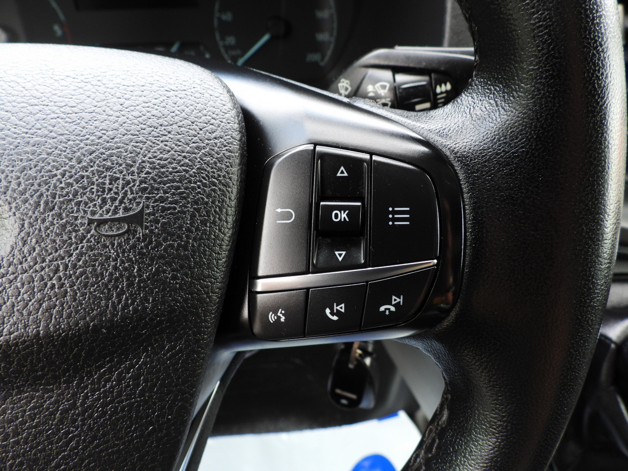 Curtain side van FORD TRANSIT TARPAULIN 10 PALLETS WEBASTO CRUISE CONTROL LED LIGHTS PNEUMATICS AIR CONDITIONING 160HP: picture 36 Curtain side van FORD TRANSIT TARPAULIN 10 PALLETS WEBASTO CRUISE CONTROL LED LIGHTS PNEUMATICS AIR CONDITIONING 160HP: picture 36