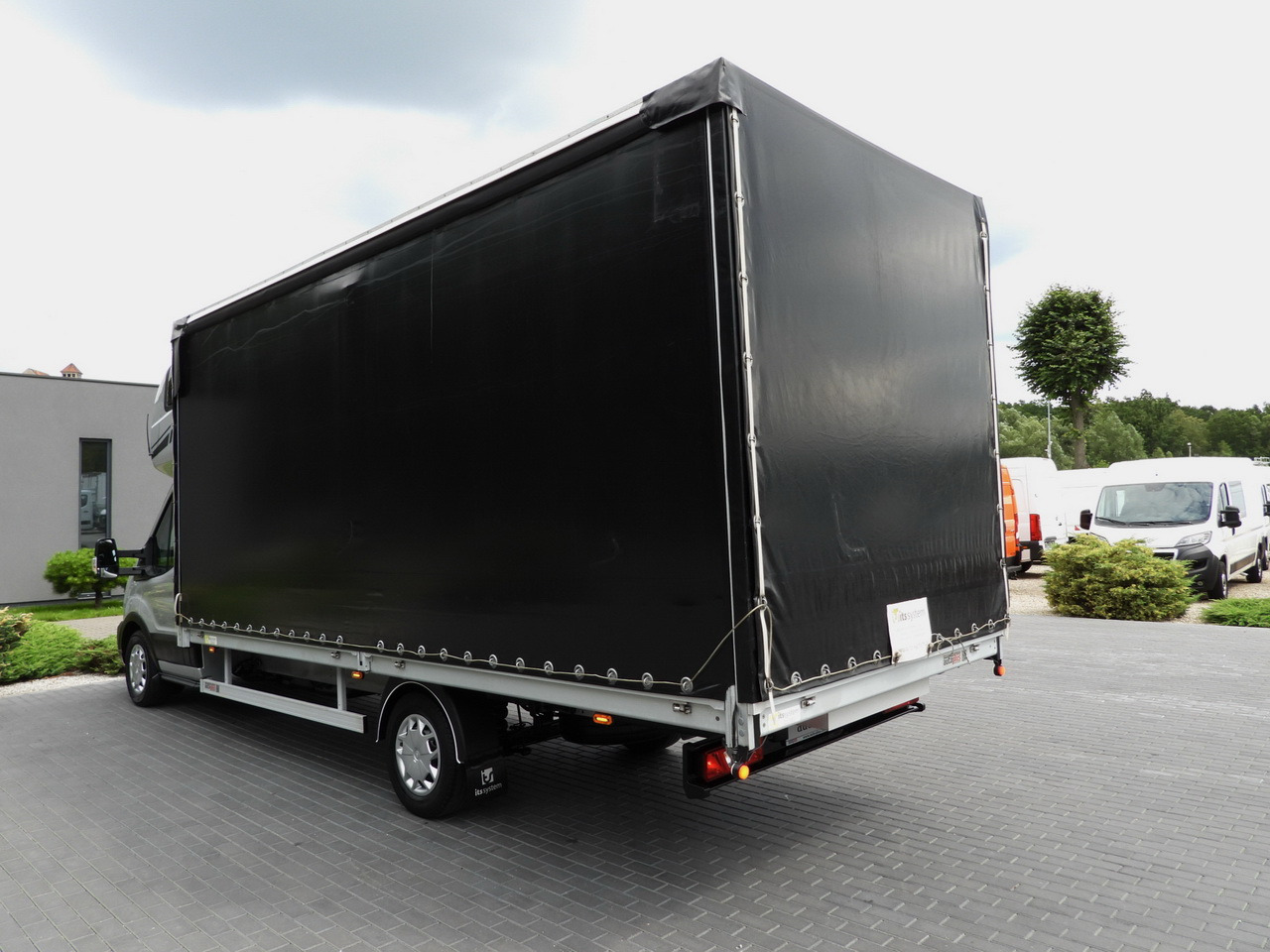 Curtain side van FORD TRANSIT TARPAULIN 10 PALLETS WEBASTO CRUISE CONTROL LED LIGHTS PNEUMATICS AIR CONDITIONING 160HP: picture 10 Curtain side van FORD TRANSIT TARPAULIN 10 PALLETS WEBASTO CRUISE CONTROL LED LIGHTS PNEUMATICS AIR CONDITIONING 160HP: picture 10