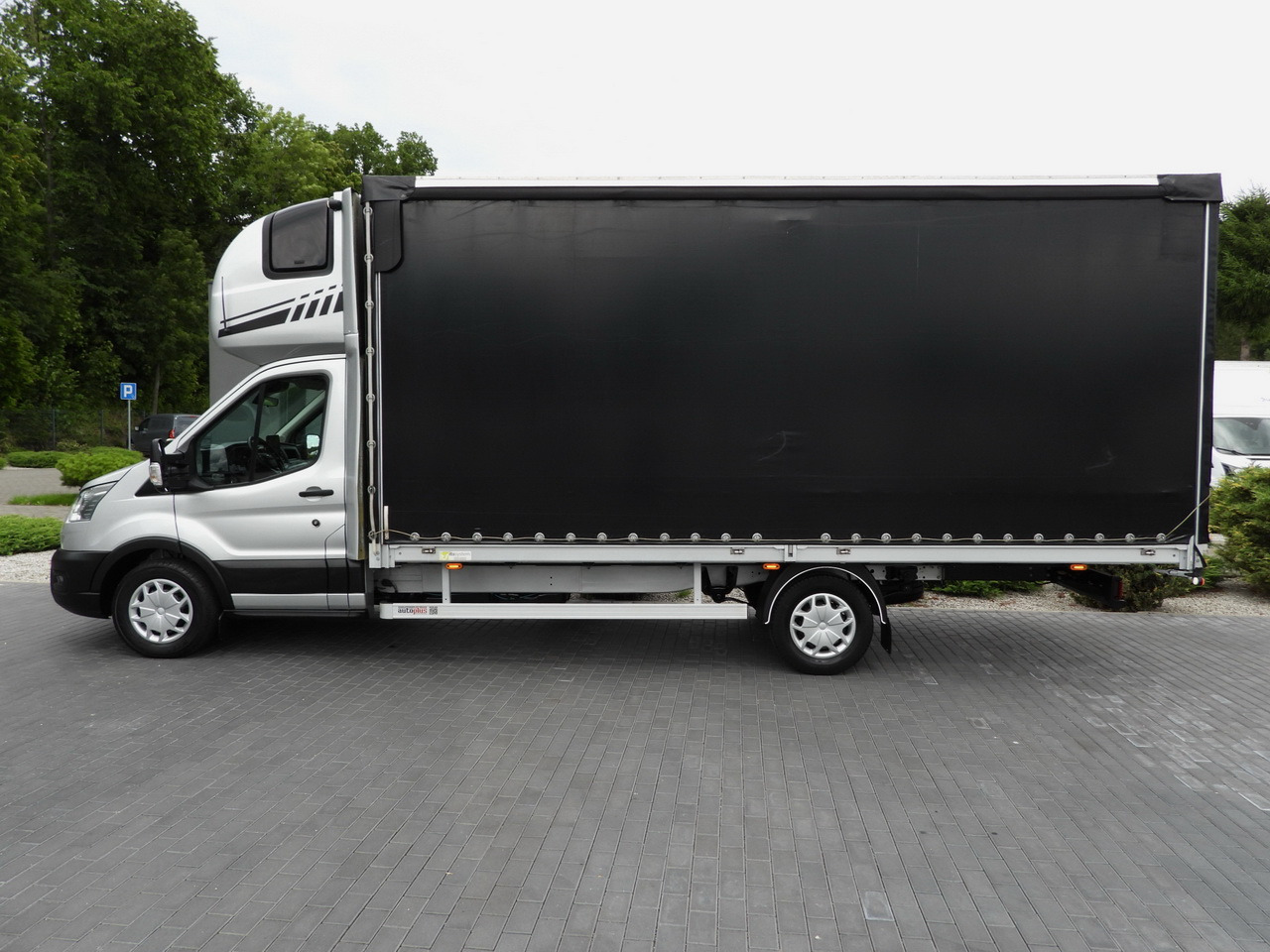 Curtain side van FORD TRANSIT TARPAULIN 10 PALLETS WEBASTO CRUISE CONTROL LED LIGHTS PNEUMATICS AIR CONDITIONING 160HP: picture 8 Curtain side van FORD TRANSIT TARPAULIN 10 PALLETS WEBASTO CRUISE CONTROL LED LIGHTS PNEUMATICS AIR CONDITIONING 160HP: picture 8