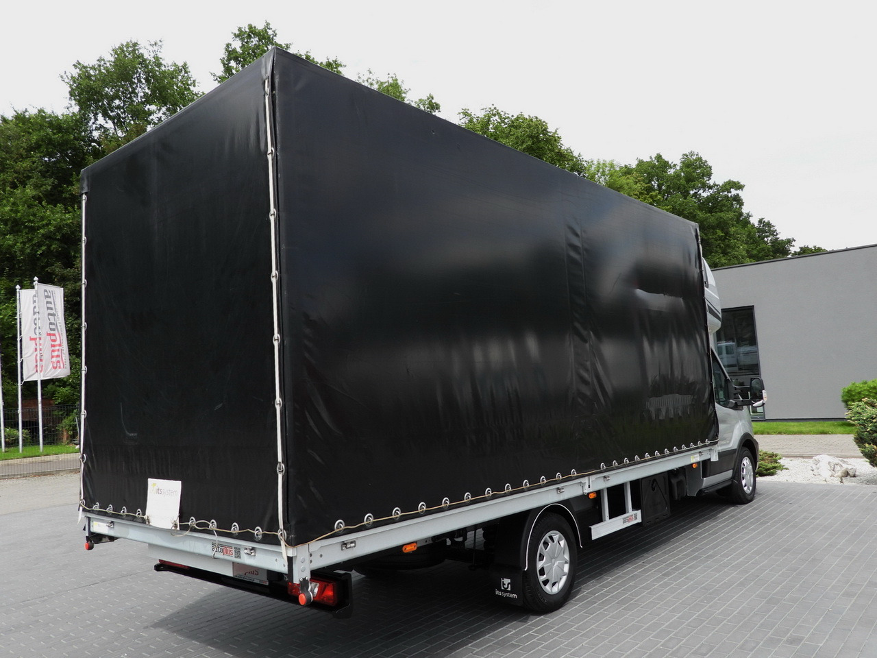 Curtain side van FORD TRANSIT TARPAULIN 10 PALLETS WEBASTO CRUISE CONTROL LED LIGHTS PNEUMATICS AIR CONDITIONING 160HP: picture 13 Curtain side van FORD TRANSIT TARPAULIN 10 PALLETS WEBASTO CRUISE CONTROL LED LIGHTS PNEUMATICS AIR CONDITIONING 160HP: picture 13