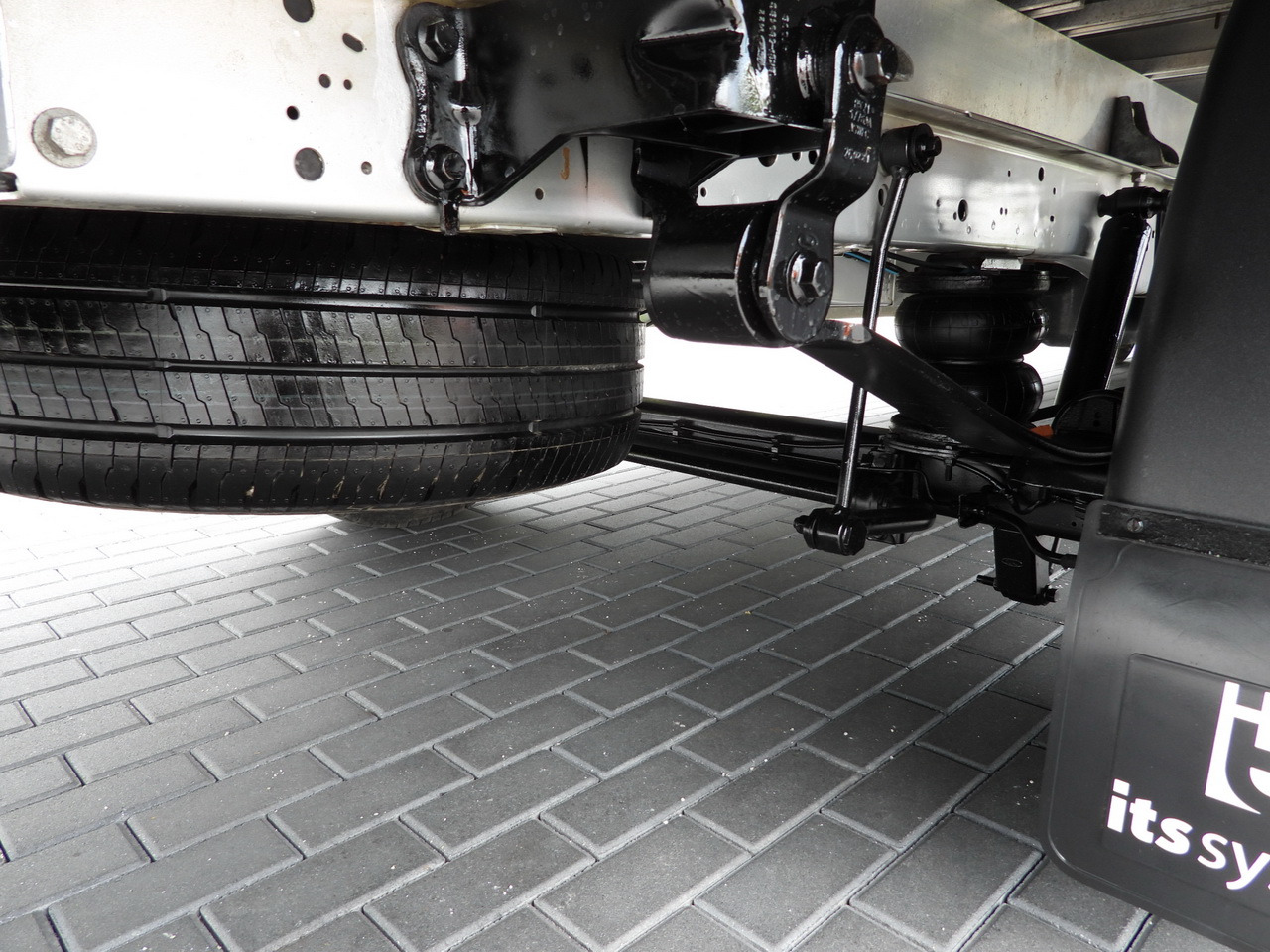 Curtain side van FORD TRANSIT TARPAULIN 10 PALLETS WEBASTO CRUISE CONTROL LED LIGHTS PNEUMATICS AIR CONDITIONING 160HP: picture 18 Curtain side van FORD TRANSIT TARPAULIN 10 PALLETS WEBASTO CRUISE CONTROL LED LIGHTS PNEUMATICS AIR CONDITIONING 160HP: picture 18