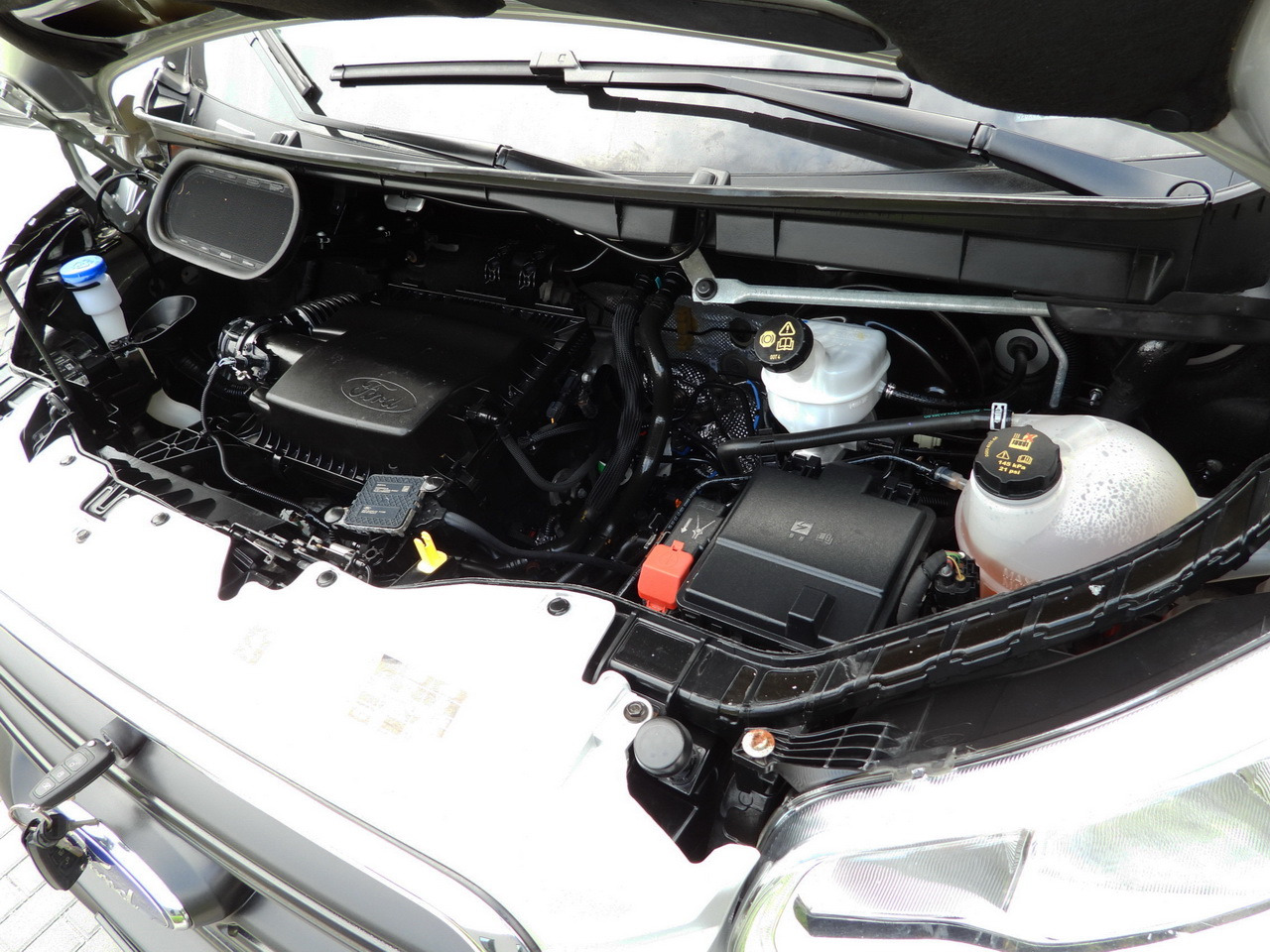 Curtain side van FORD TRANSIT TARPAULIN 10 PALLETS WEBASTO CRUISE CONTROL LED LIGHTS PNEUMATICS AIR CONDITIONING 160HP: picture 26 Curtain side van FORD TRANSIT TARPAULIN 10 PALLETS WEBASTO CRUISE CONTROL LED LIGHTS PNEUMATICS AIR CONDITIONING 160HP: picture 26