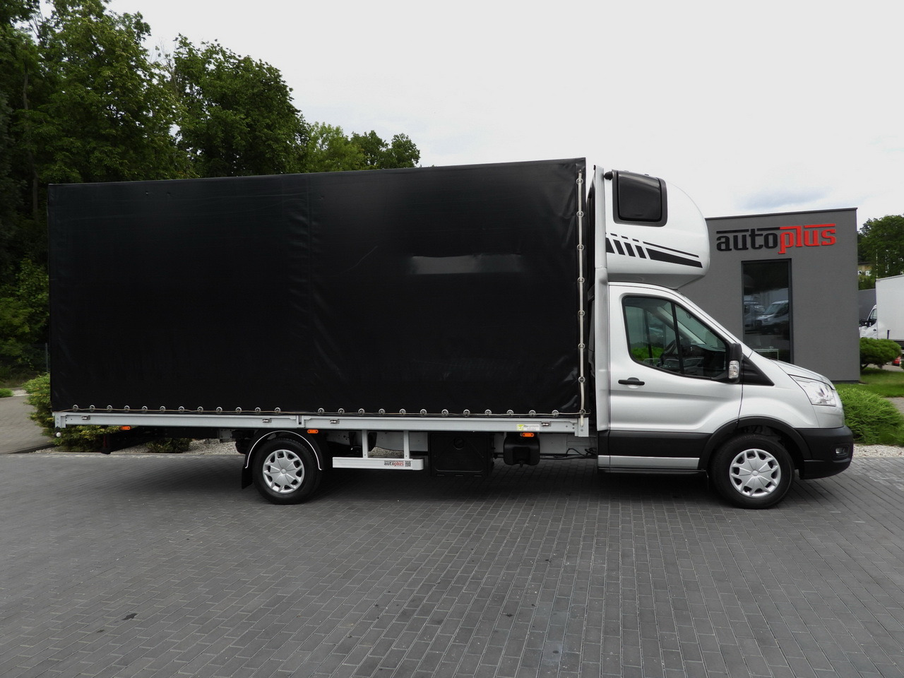 Curtain side van FORD TRANSIT TARPAULIN 10 PALLETS WEBASTO CRUISE CONTROL LED LIGHTS PNEUMATICS AIR CONDITIONING 160HP: picture 7 Curtain side van FORD TRANSIT TARPAULIN 10 PALLETS WEBASTO CRUISE CONTROL LED LIGHTS PNEUMATICS AIR CONDITIONING 160HP: picture 7