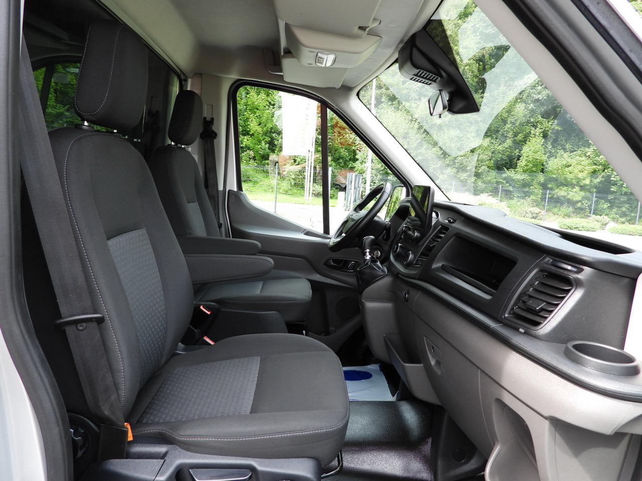 Curtain side van FORD TRANSIT TARPAULIN 10 PALLETS WEBASTO CRUISE CONTROL LED LIGHTS PNEUMATICS AIR CONDITIONING 160HP: picture 45 Curtain side van FORD TRANSIT TARPAULIN 10 PALLETS WEBASTO CRUISE CONTROL LED LIGHTS PNEUMATICS AIR CONDITIONING 160HP: picture 45