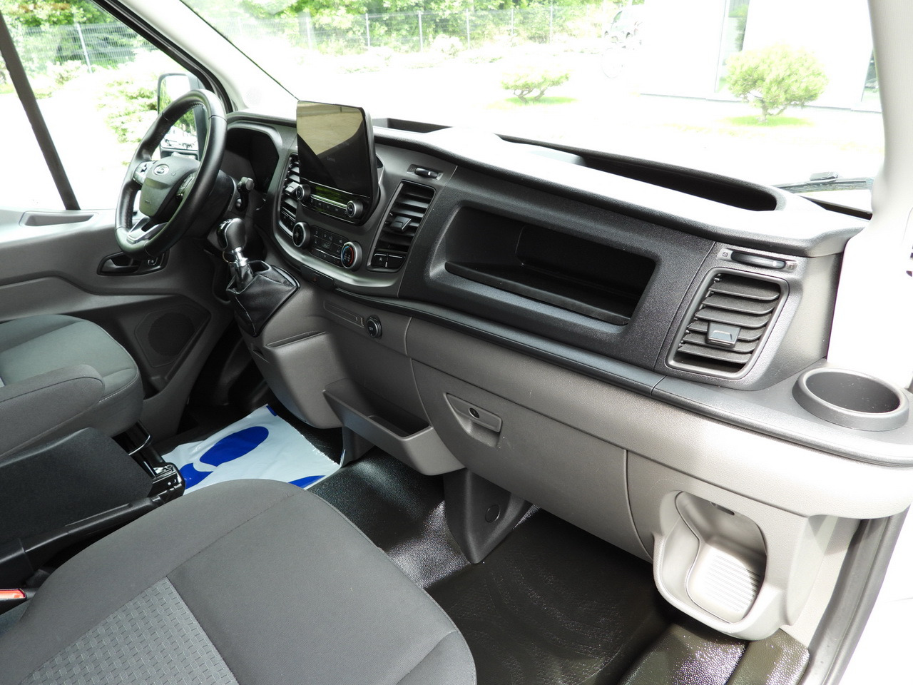 Curtain side van FORD TRANSIT TARPAULIN 10 PALLETS WEBASTO CRUISE CONTROL LED LIGHTS PNEUMATICS AIR CONDITIONING 160HP: picture 46 Curtain side van FORD TRANSIT TARPAULIN 10 PALLETS WEBASTO CRUISE CONTROL LED LIGHTS PNEUMATICS AIR CONDITIONING 160HP: picture 46