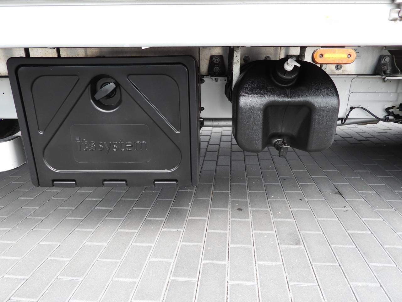 Curtain side van FORD TRANSIT TARPAULIN 10 PALLETS WEBASTO CRUISE CONTROL LED LIGHTS PNEUMATICS AIR CONDITIONING 160HP: picture 24 Curtain side van FORD TRANSIT TARPAULIN 10 PALLETS WEBASTO CRUISE CONTROL LED LIGHTS PNEUMATICS AIR CONDITIONING 160HP: picture 24